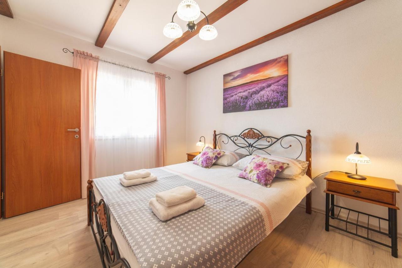 Holiday Home Sego With Private Pool Veliki Brocanac المظهر الخارجي الصورة