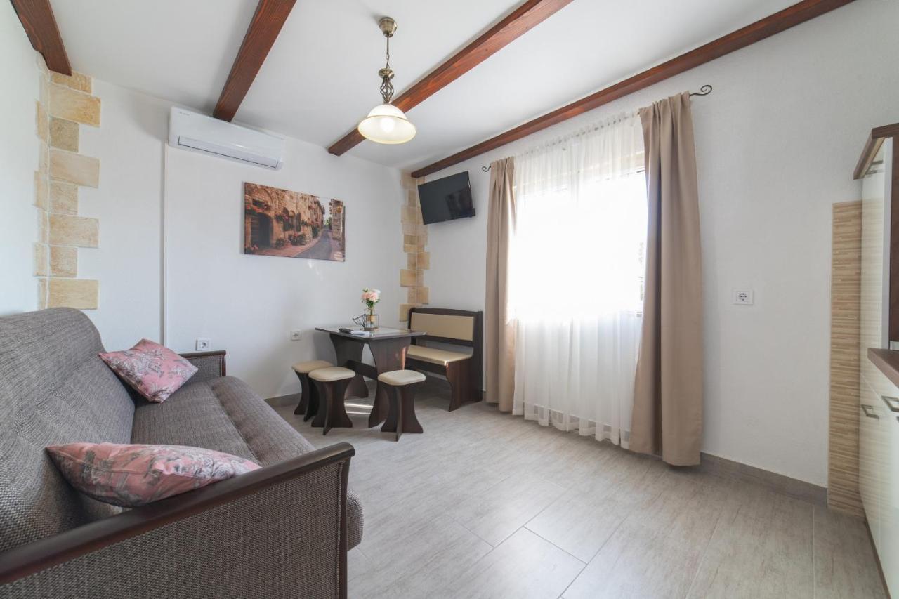 Holiday Home Sego With Private Pool Veliki Brocanac المظهر الخارجي الصورة