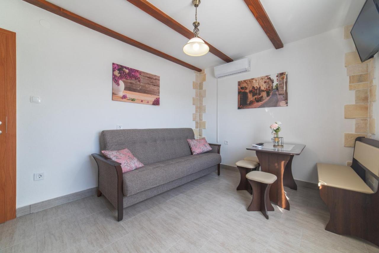 Holiday Home Sego With Private Pool Veliki Brocanac المظهر الخارجي الصورة