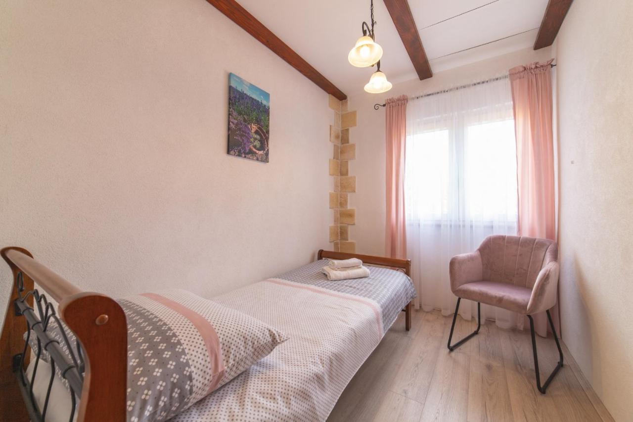 Holiday Home Sego With Private Pool Veliki Brocanac المظهر الخارجي الصورة