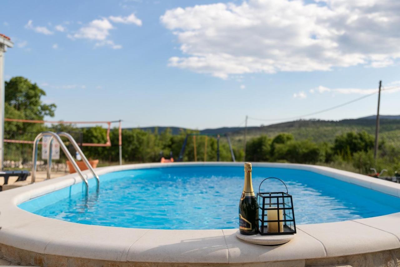 Holiday Home Sego With Private Pool Veliki Brocanac المظهر الخارجي الصورة