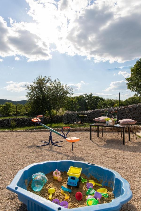 Holiday Home Sego With Private Pool Veliki Brocanac المظهر الخارجي الصورة